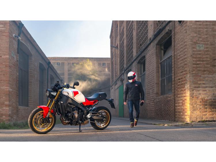 YAMAHA XSR 900