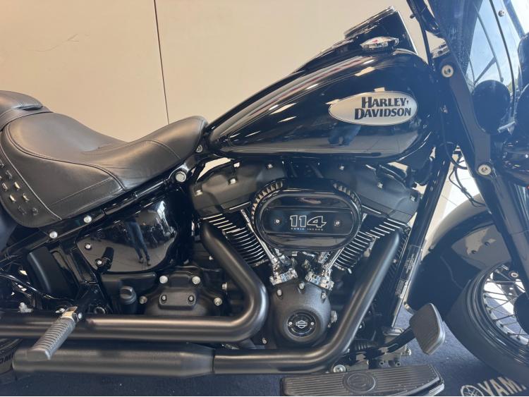 HARLEY-DAVIDSON SOFTAIL HERITAGE 1870 CLASSIC FLHC 