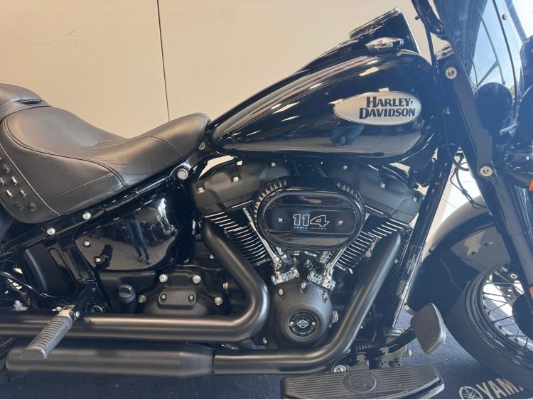 HARLEY-DAVIDSON SOFTAIL HERITAGE 1870 CLASSIC FLHC 