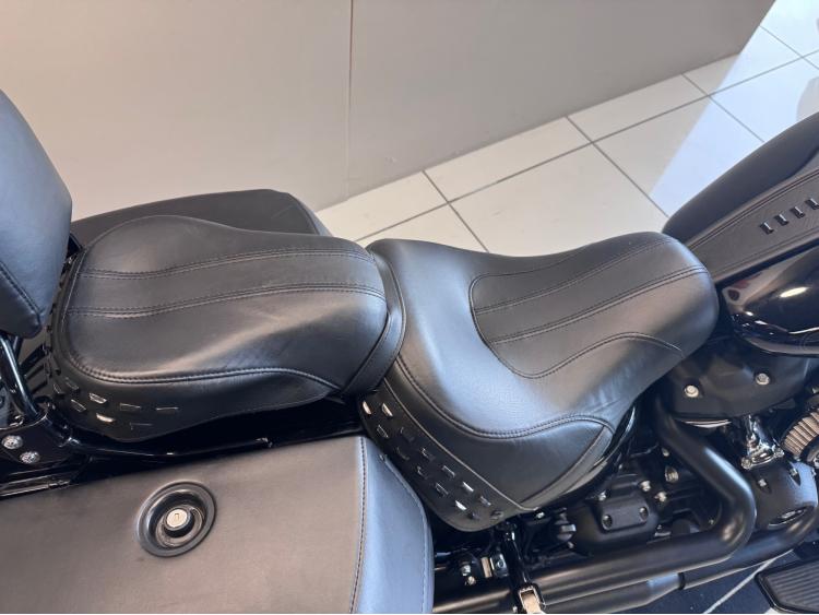 HARLEY-DAVIDSON SOFTAIL HERITAGE 1870 CLASSIC FLHC 