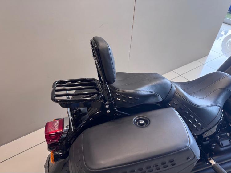 HARLEY-DAVIDSON SOFTAIL HERITAGE 1870 CLASSIC FLHC 